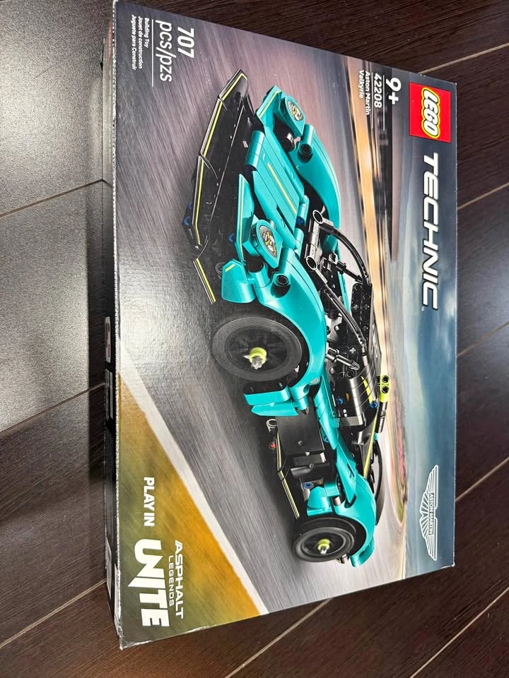 LEGO Technic Aston Martin Valkyrie #42208 - Sealed; BNIB