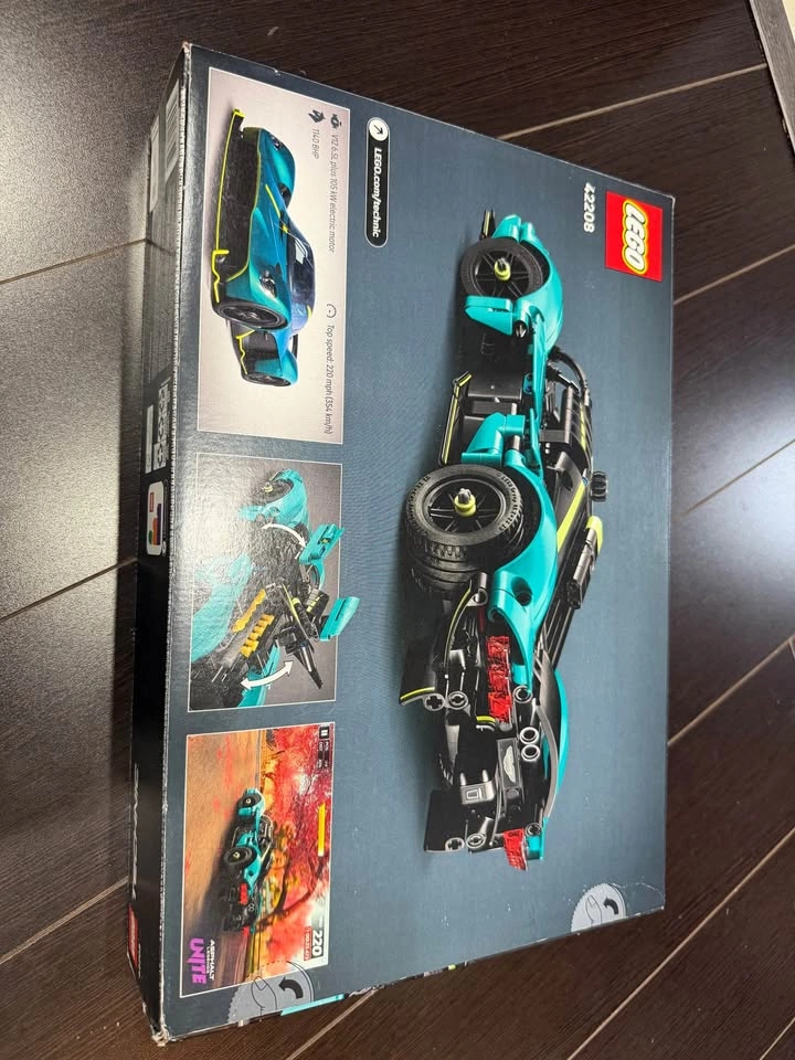 LEGO Technic Aston Martin Valkyrie #42208 - Sealed; BNIB - photo 2