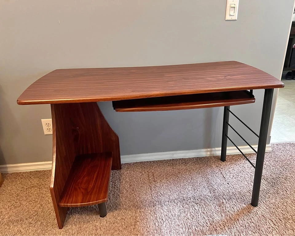 Executive Office Desk with Keyboard Tray & Storage Shelf 47"