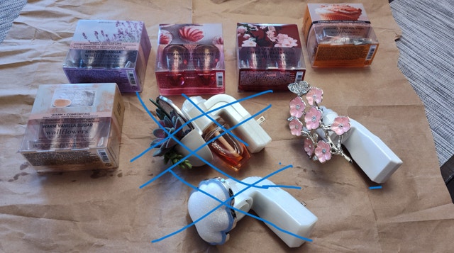 Bath & Body Works Wallflower Plug and Refills - photo 3