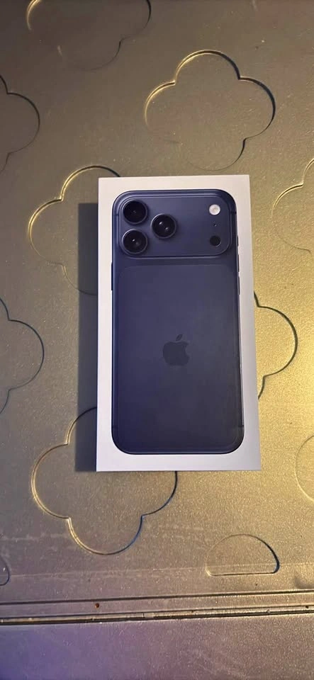 BRAND NEW SEALED IPHONE 17 PRO MAX-DEEP BLUE-[256gb]