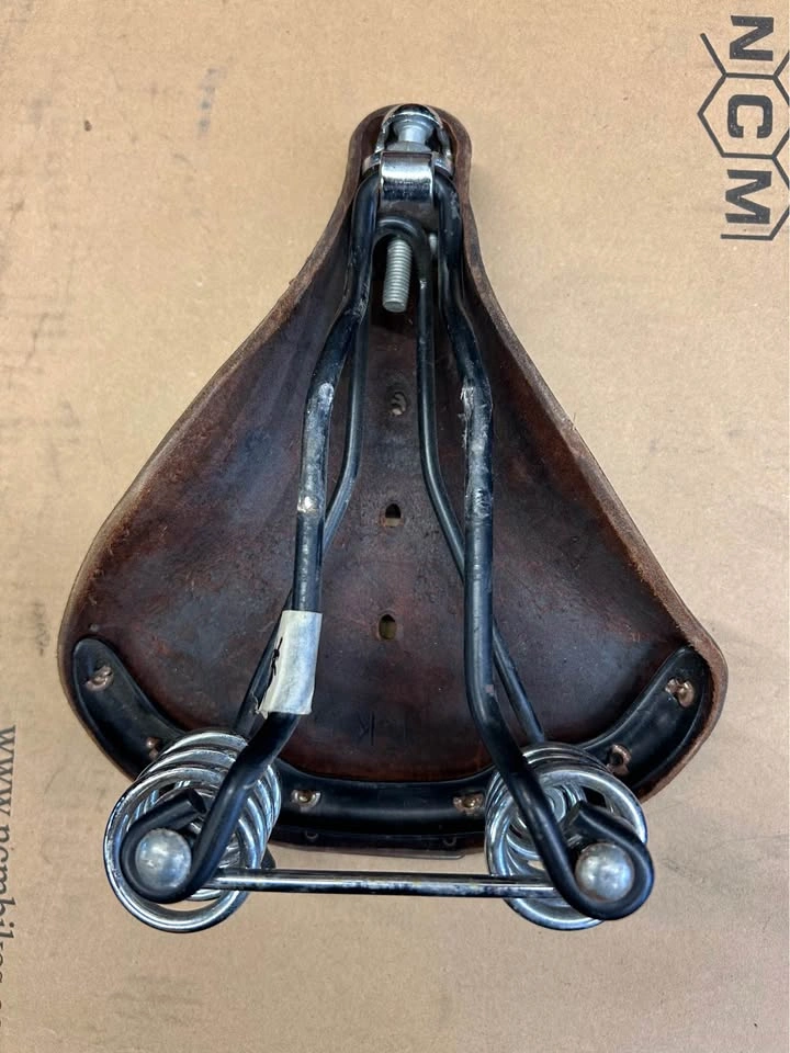 Brooks B67S Leather Bicycle Saddle - photo 3