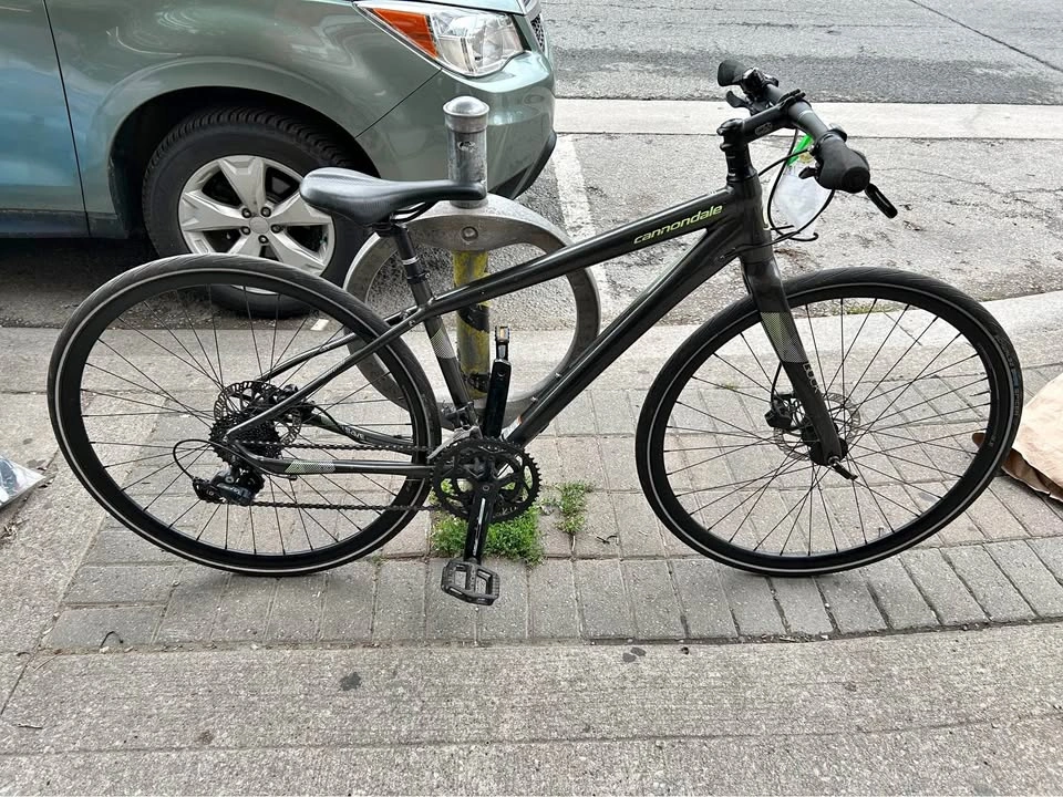 Cannondale Hybrid Bike Shimano Sora Disc Brakes 16”