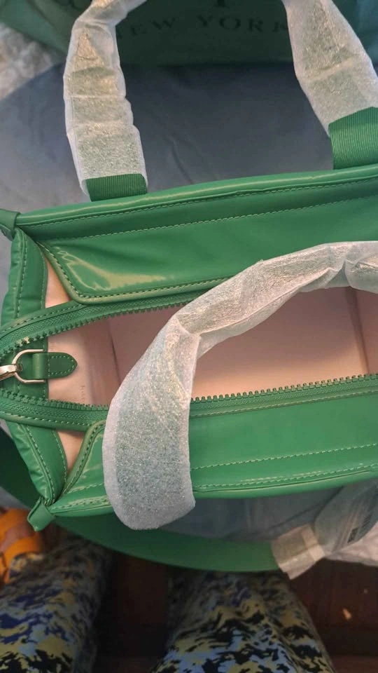 Kate Spade cross body purse with handles. Brand new - photo 3