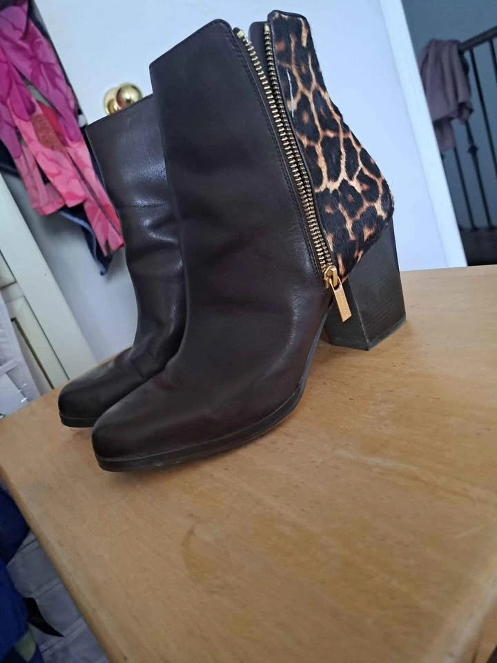 Brown MK Boots size 9 - photo 2