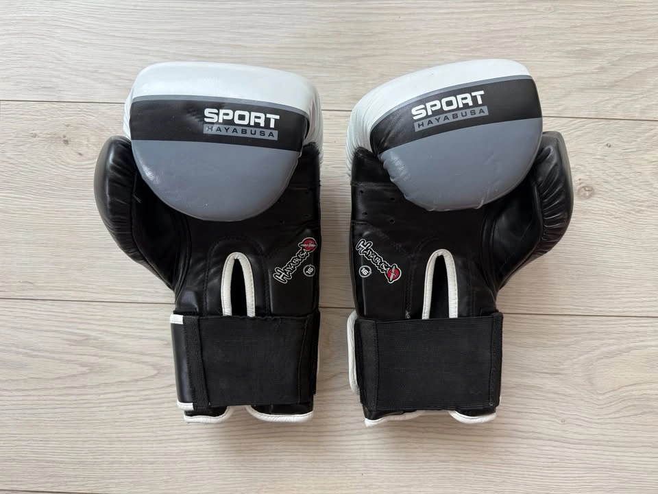 Hayabusa 16 oz Boxing Gloves - photo 2
