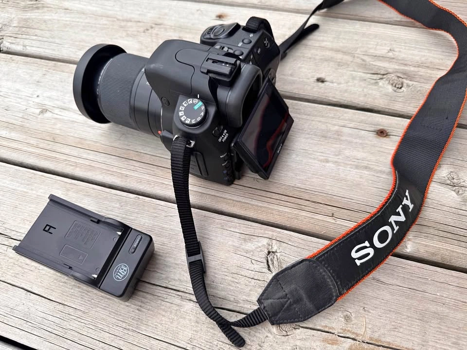 Sony Alpha a300 DSLR Camera w/ 18-70mm Lens & Charger