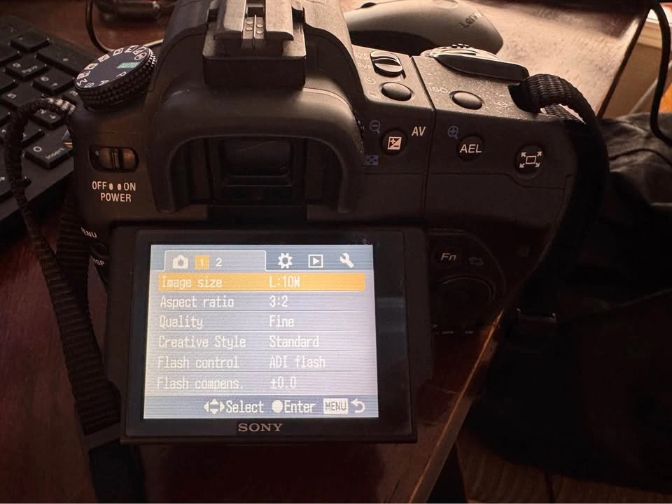 Sony Alpha a300 DSLR Camera w/ 18-70mm Lens & Charger - photo 3