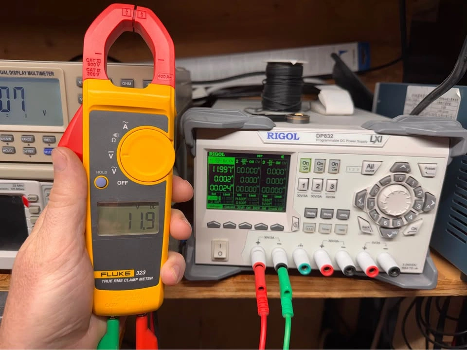 Fluke 323 True-RMS Clamp Meter - Brand New In Box (NIB) - photo 4