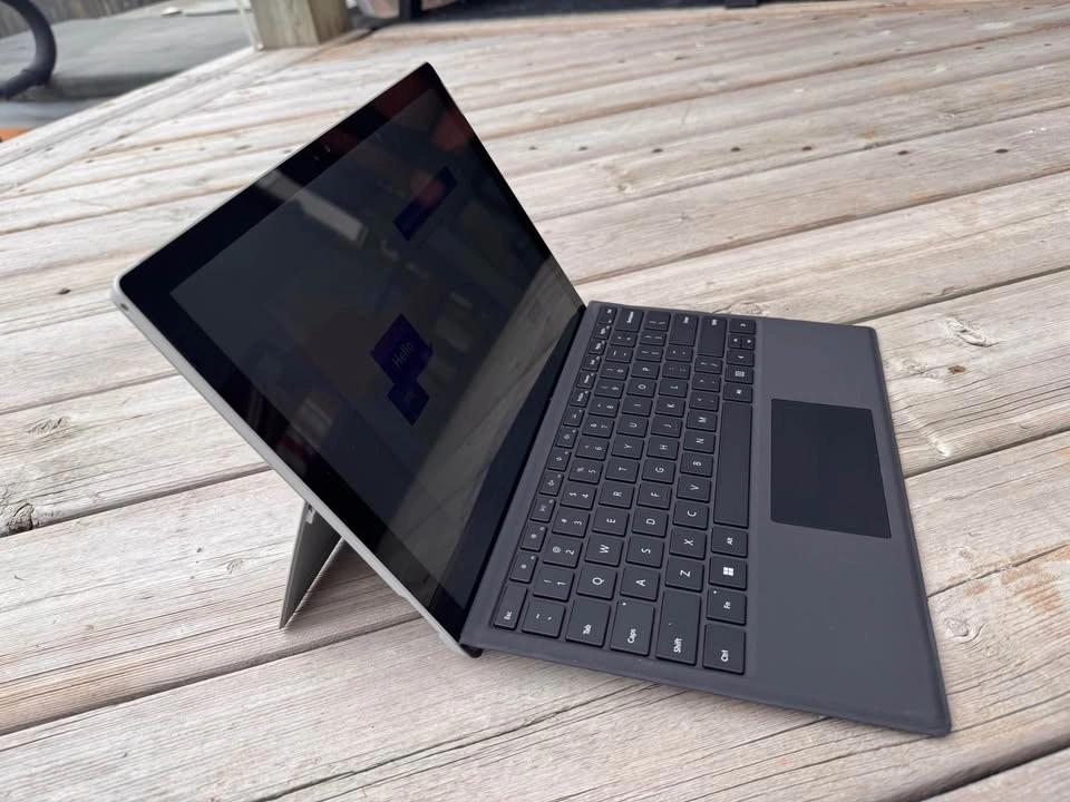 Microsoft Surface Pro 4 with Keyboard – Great Condition - photo 4