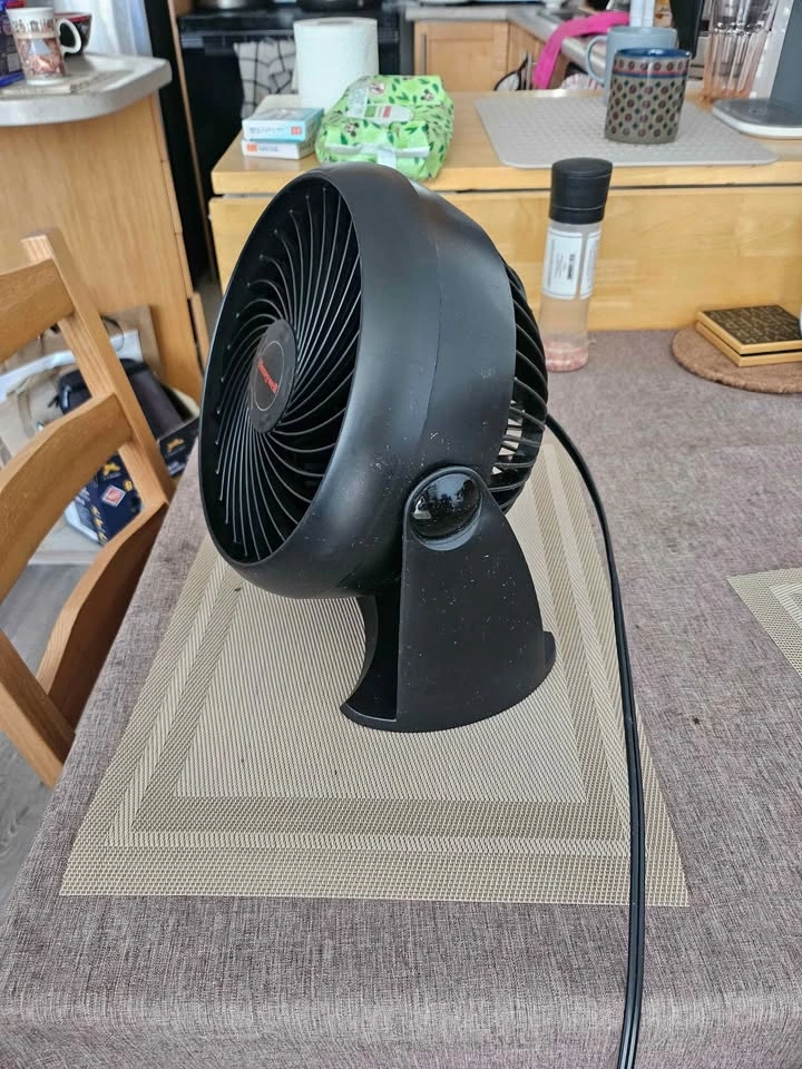 Honeywell desk fan - photo 2