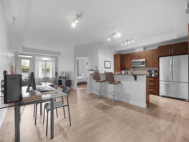 Luxury 1-Bed Condo near UofA, Queen Alexandra with Parking
