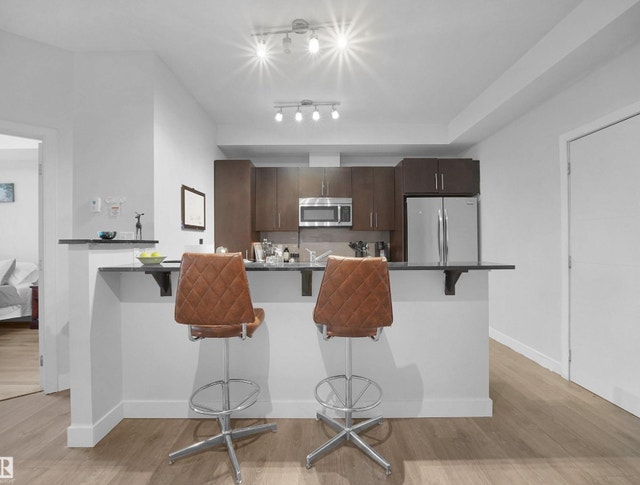 Luxury 1-Bed Condo near UofA, Queen Alexandra with Parking - photo 3