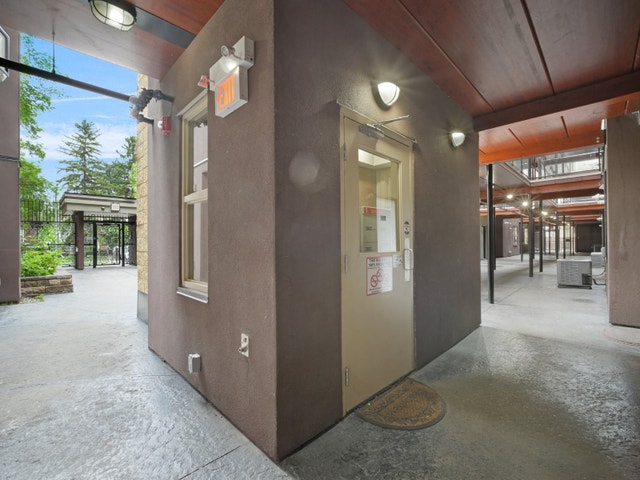 Luxury 1-Bed Condo near UofA, Queen Alexandra with Parking - photo 5