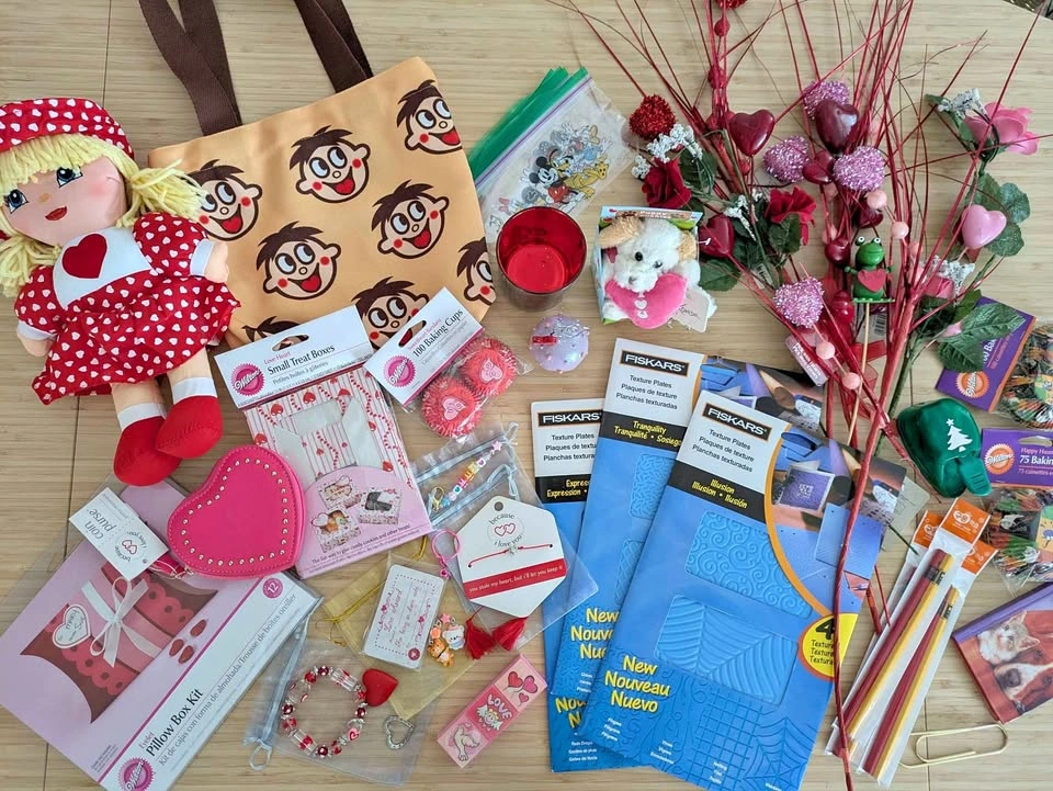 Craft supply, charms, gifts, decor, Fiskars, Wilton supplies