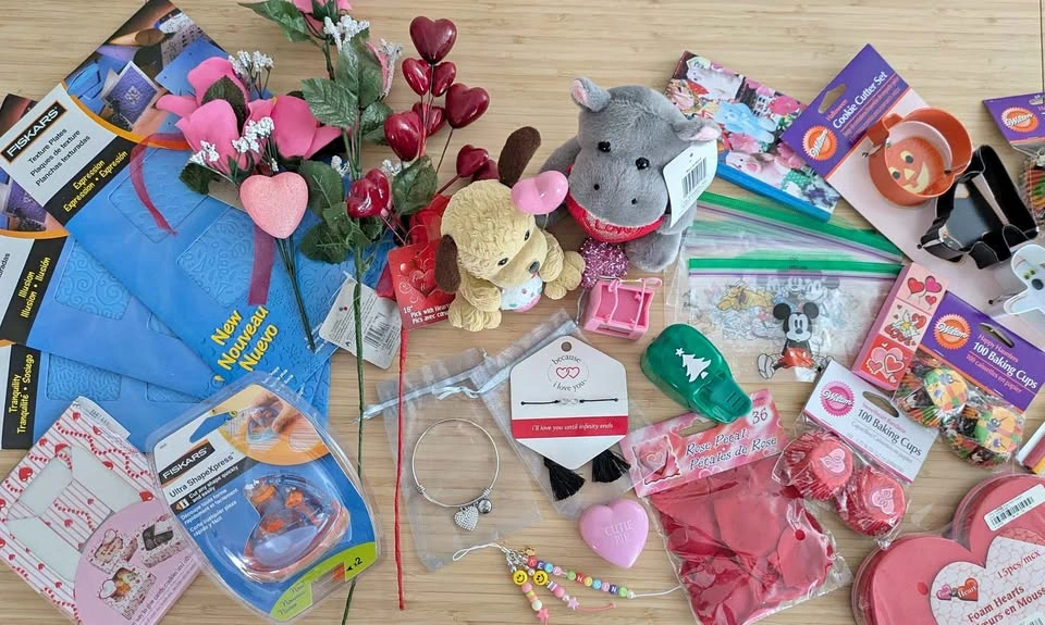 Arts and Craft Supplies, Fiskars, Wilton, Baking Items