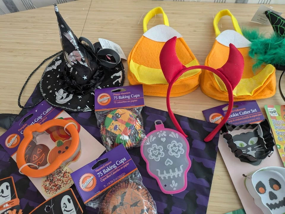 NEW Halloween Items Lot– Costumes, Baking, Décor etc - photo 2