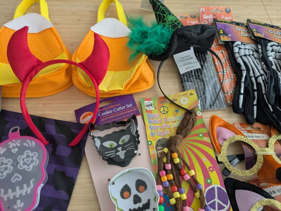 NEW Halloween Items Lot– Costumes, Baking, Décor etc - photo 5