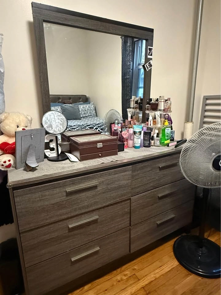 Grey Wood Grain Bedroom Set with Bed Frame and Dresser - photo 4