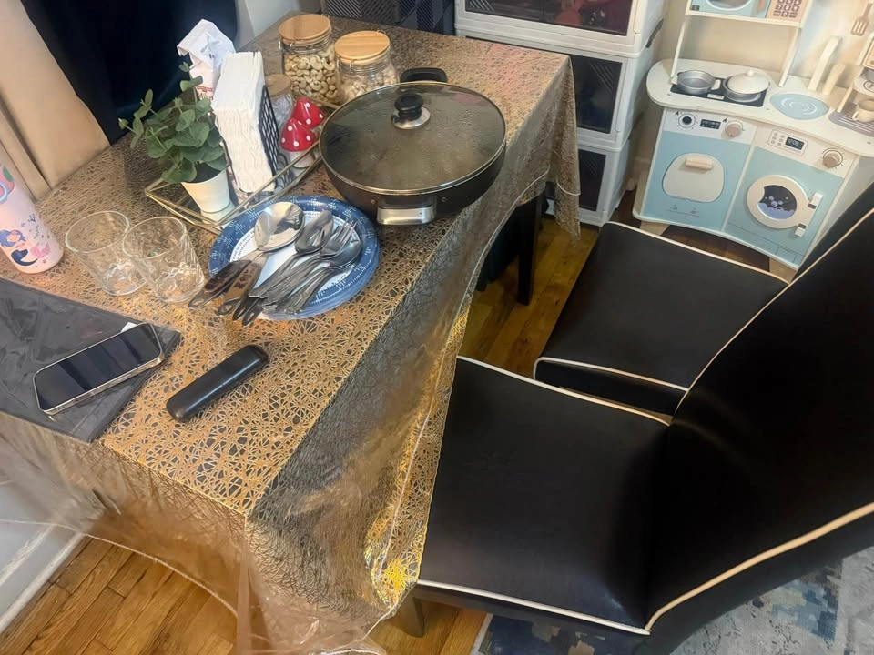 Set of Dining Table and 4 Faux Leather High-Back Chairs - photo 3