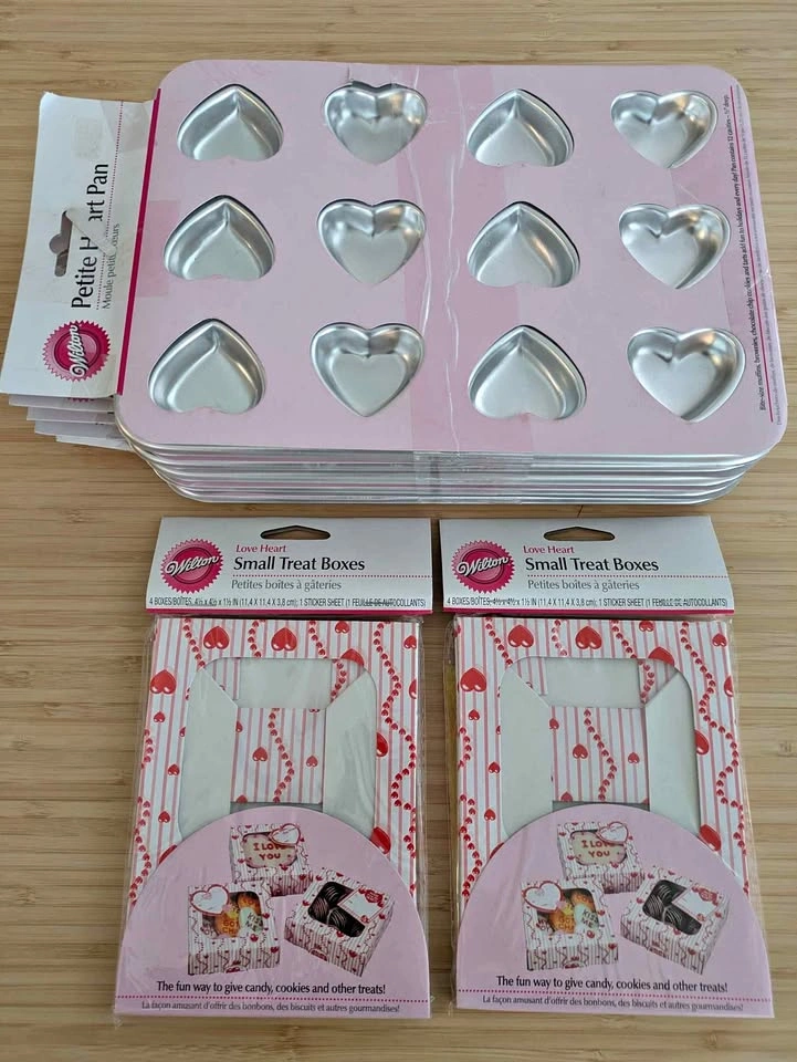 NEW 5 PCS Wilton Petite Heart Pan + Small Treat Boxes
