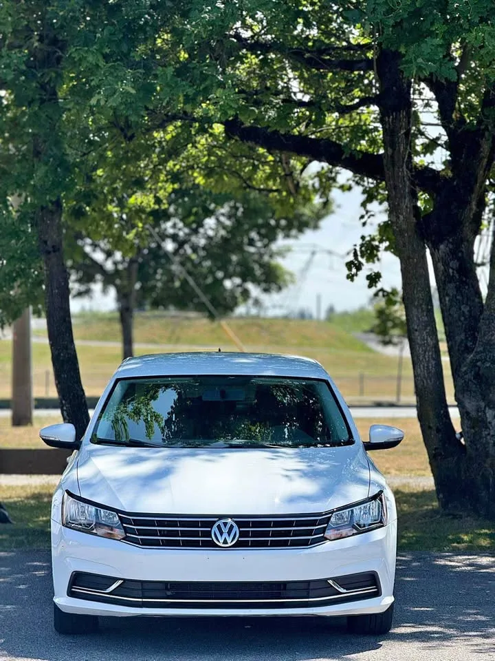 2018 Volkswagen Passat thumbnail
