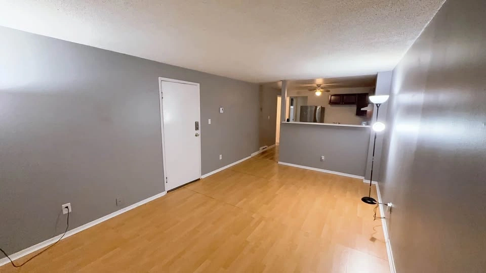 2 Bedroom Basement Apartment in Oshawa - photo 3