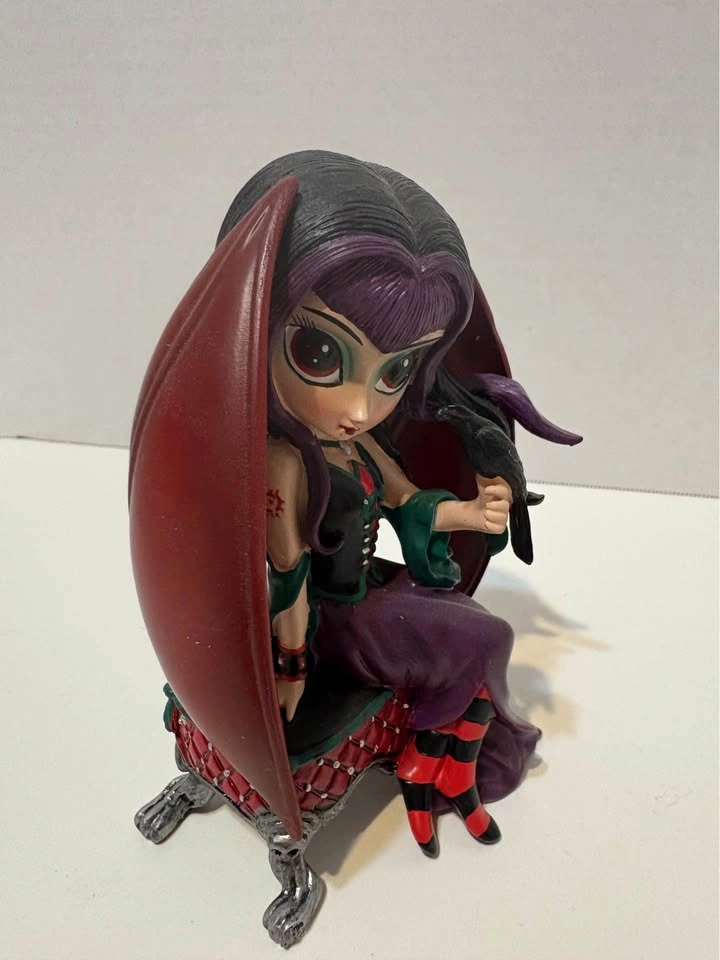 Jasmine Becket-Griffith Lady Cordelia Royal Vampire Figurine - photo 2