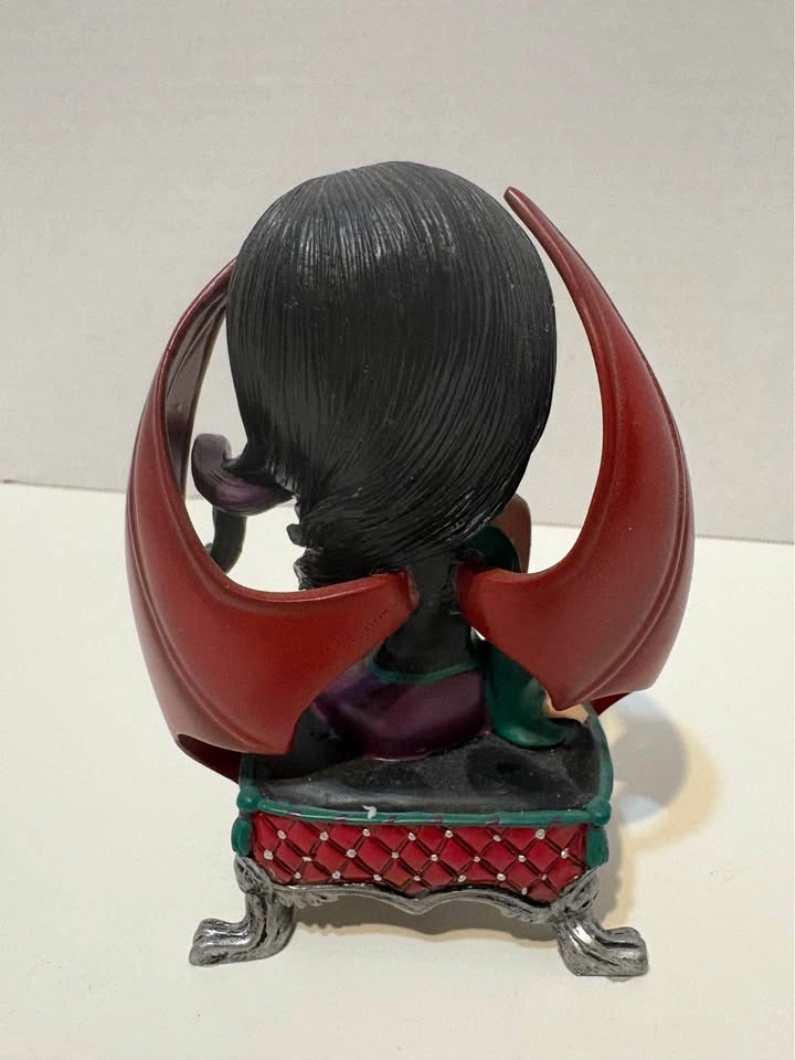 Jasmine Becket-Griffith Lady Cordelia Royal Vampire Figurine - photo 3