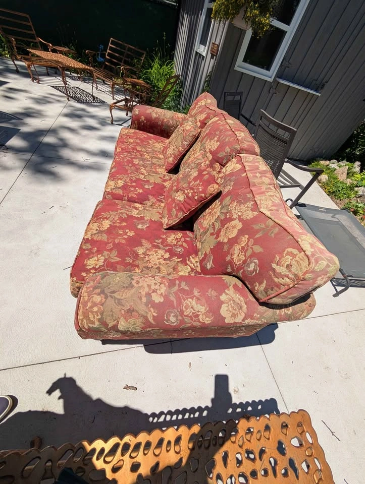 Free couch - photo 2