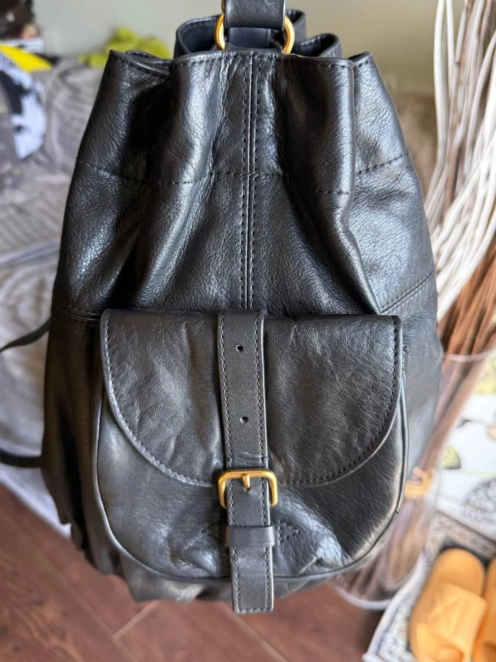 Authentic Marc by Marc Jacobs Black Leather Bucket Bag - photo 2