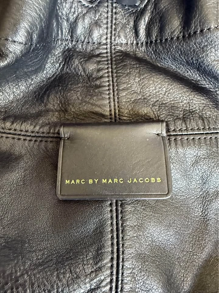 Authentic Marc by Marc Jacobs Black Leather Bucket Bag - photo 5
