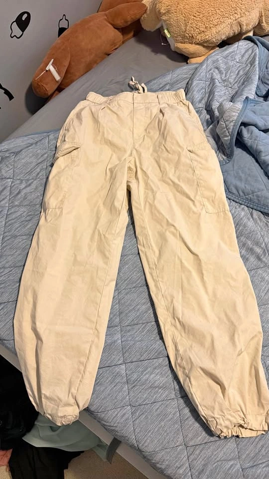 Uniqlo Women’s Cargo Jogger Pants – XS (24–25”) – Beige