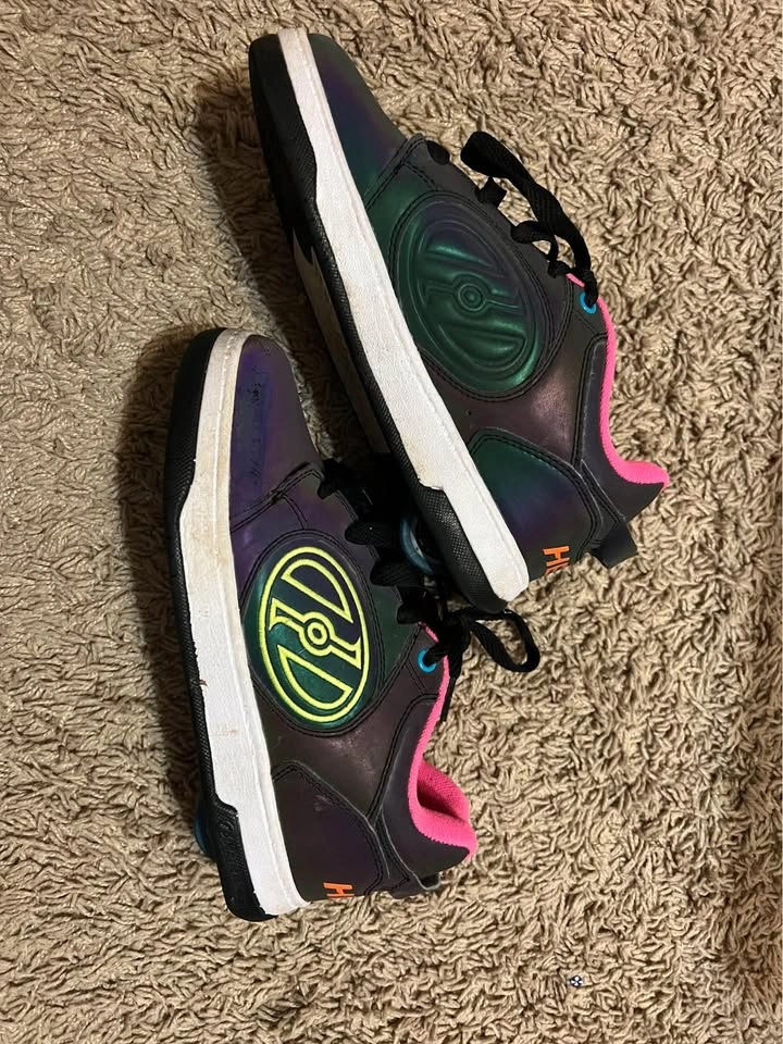 Heelys Voyager Tennis shoe black reflective/neon yellow/pink siz - photo 2