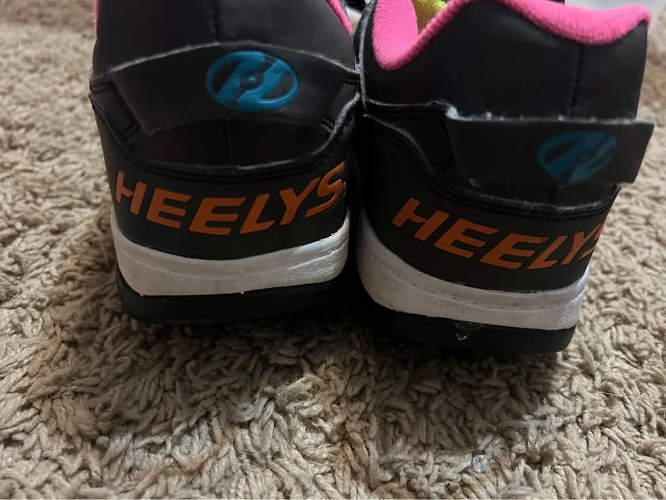Heelys Voyager Tennis shoe black reflective/neon yellow/pink siz - photo 3
