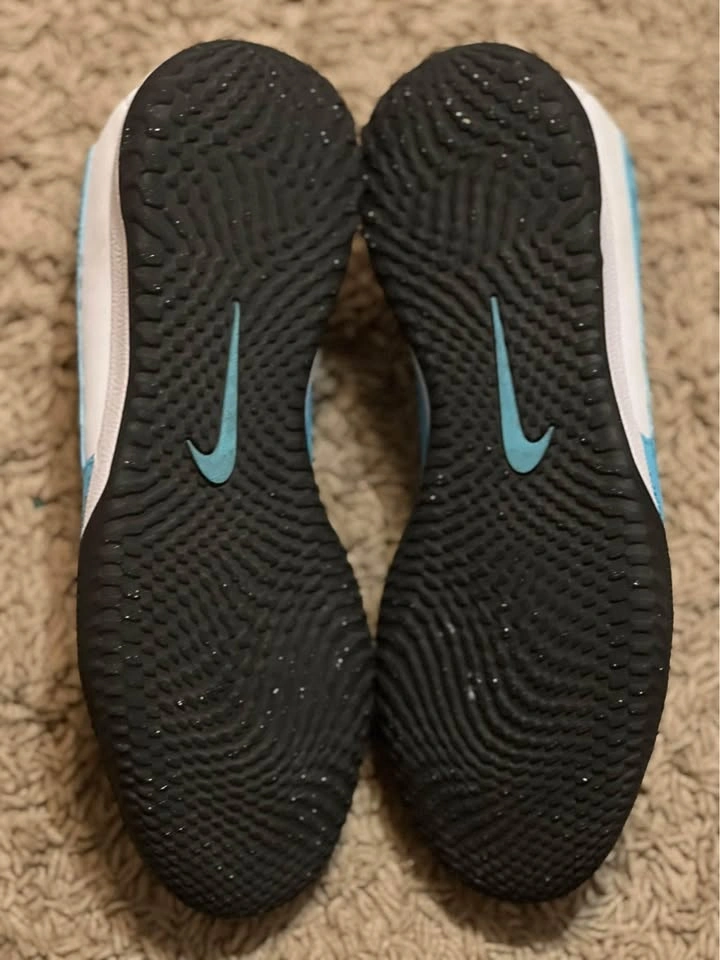 Nike Jr. Phantom GX Academy TF Size 6 - photo 4