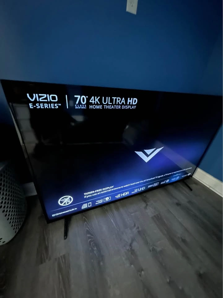 Vizio TV 70” *LED issue* - photo 2
