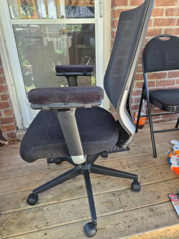 Black Mesh Ergonomic Office Chair - photo 2