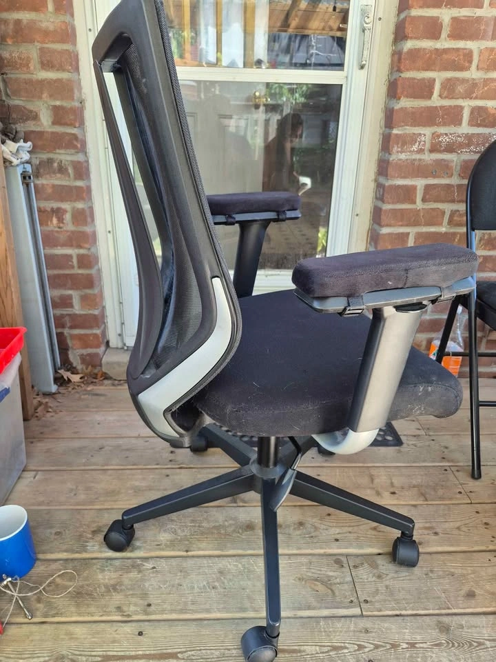 Black Mesh Ergonomic Office Chair - photo 4