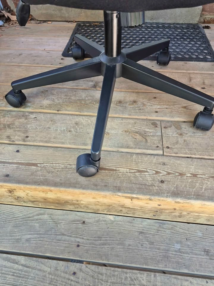 Black Mesh Ergonomic Office Chair - photo 5