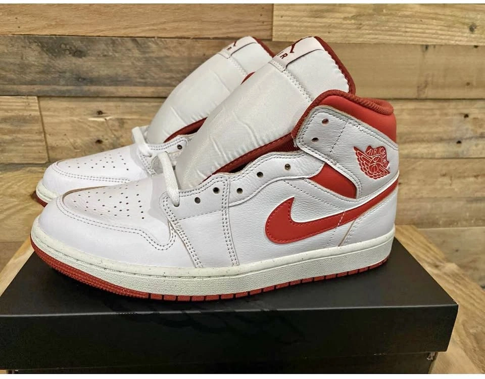 Air Jordan 1 Mid SE