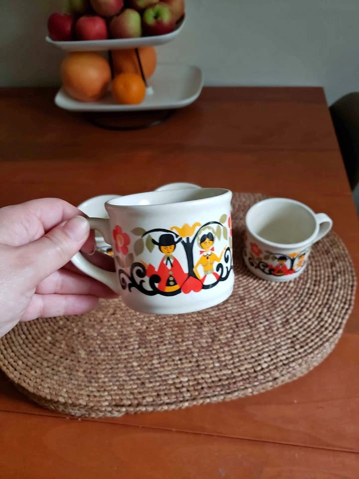 Set of 4 Vintage Sadler "Folk Love" 1970s cups