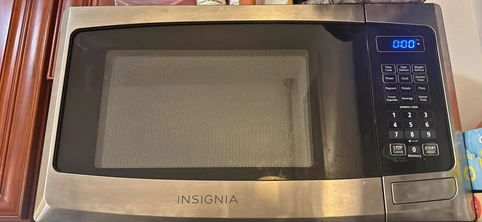 Insignia Microwave