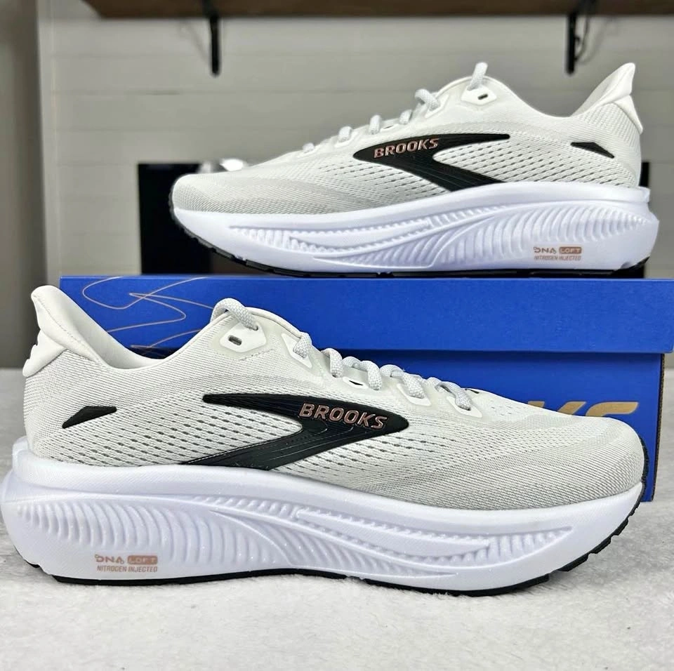 Brooks Ghost 18 Running Shoes White Sneakers size 10