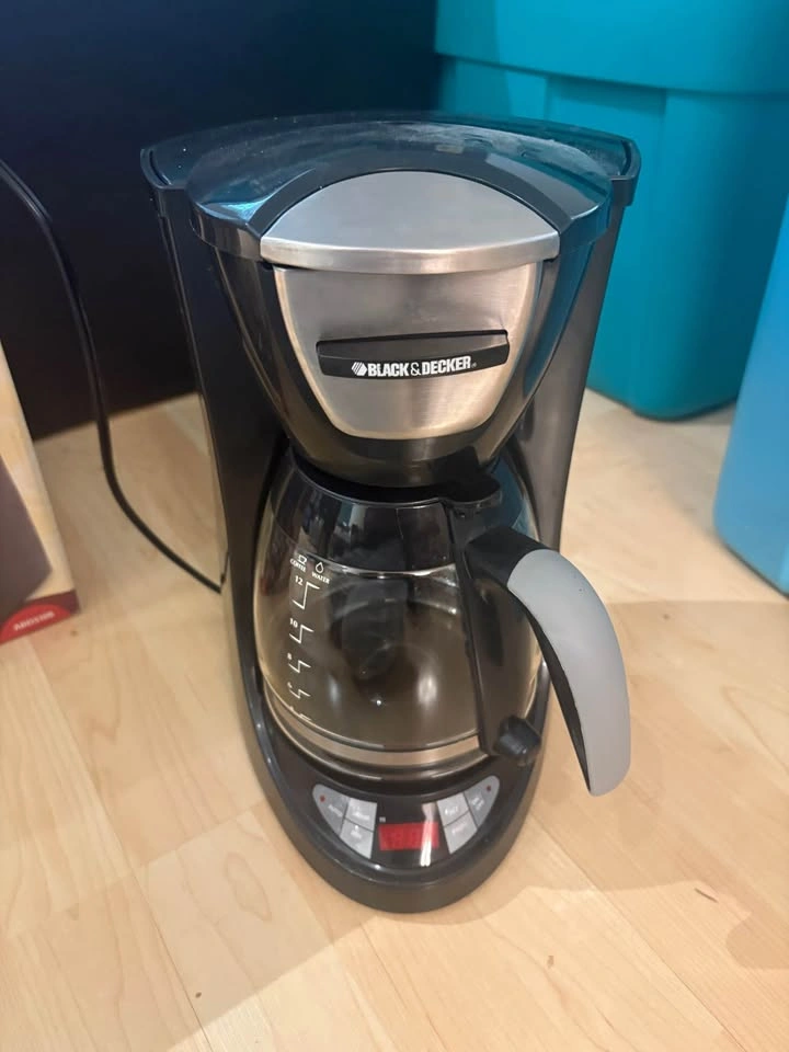 BLACK+DECKER 12-cup programmable coffee maker - photo 2