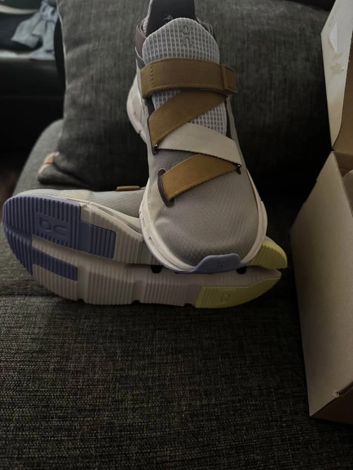 Women’s size 5 Cloudnova Wrap On Cloud Running Shoes - photo 2