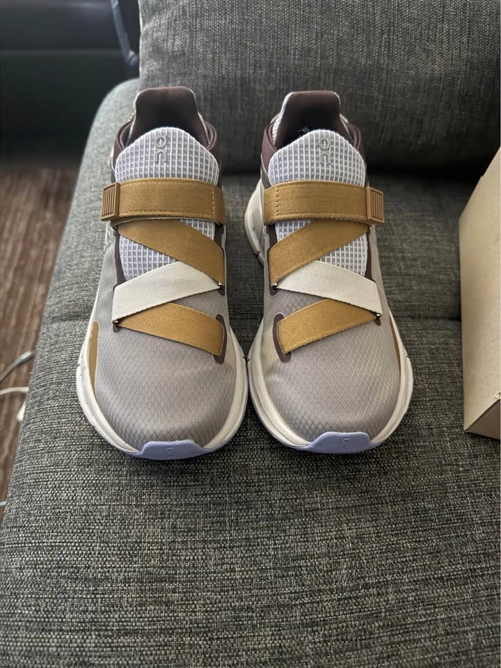 Women’s size 5 Cloudnova Wrap On Cloud Running Shoes - photo 3
