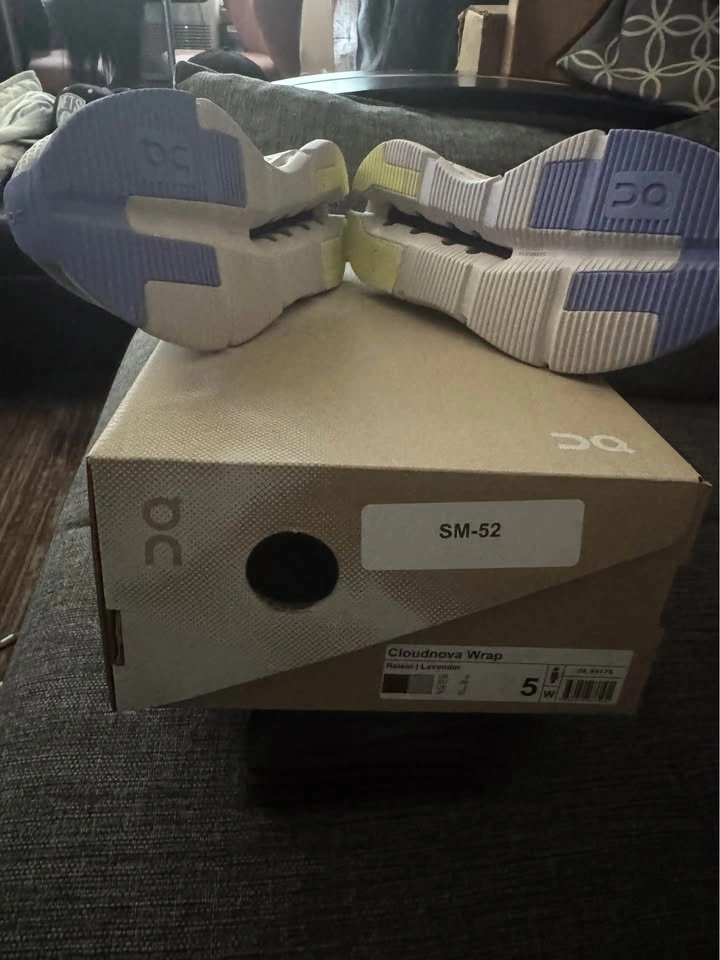 Women’s size 5 Cloudnova Wrap On Cloud Running Shoes - photo 5