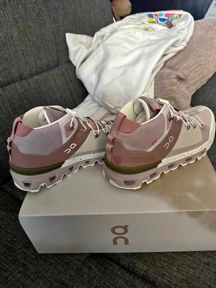 Oncloud (Cloudtrax) Rose/Ivory Women’s size 8
