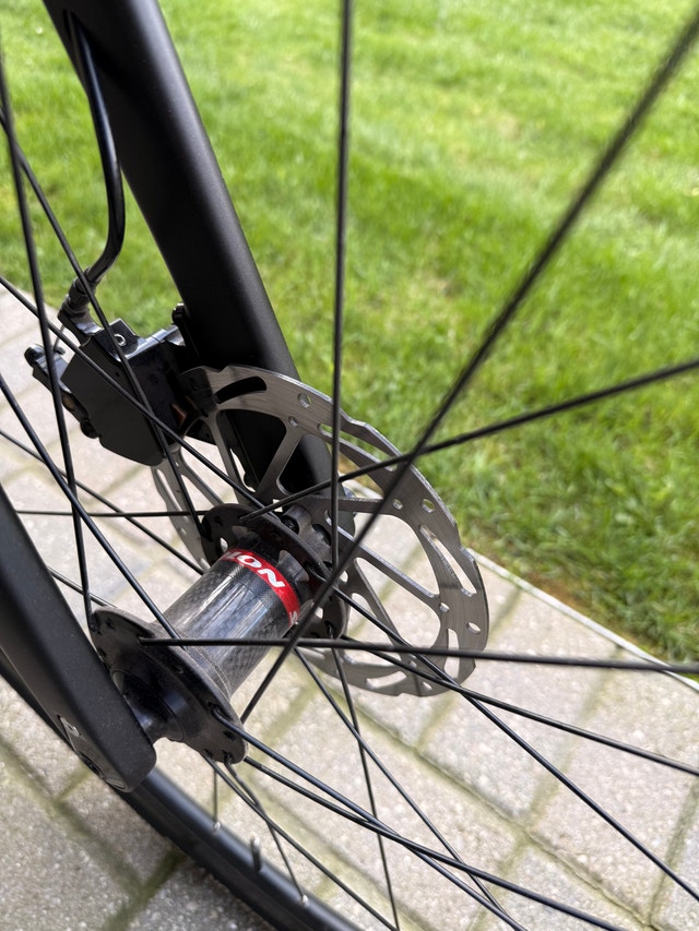 Lightweight Carbon Roadbike - photo 3
